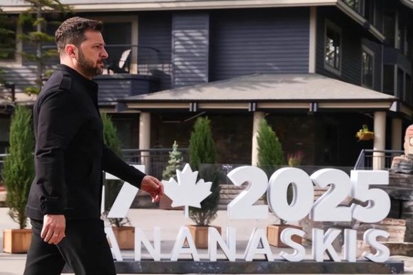 赢翻网 飞8000公里被爽约，泽连斯基敢怒不敢言！特朗普为何临时变卦？