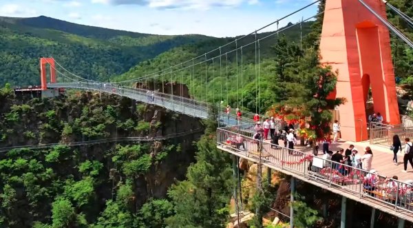 配查信 鸳鸯峰景区：风景正好 好戏不断