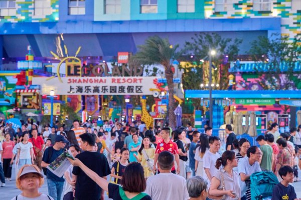 长富配资 如何让来乐高乐园的游客“多留一两晚”？上海金山正在解答这道题