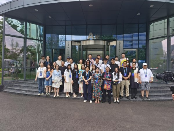 加配网 第八届中国“网络文学+”大会举办，40余位网络文学作家集体采风