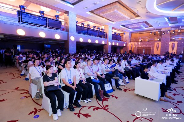 万达策略 第八届中国“网络文学+”大会启幕，2024年网络文学市场营收规模超495亿元