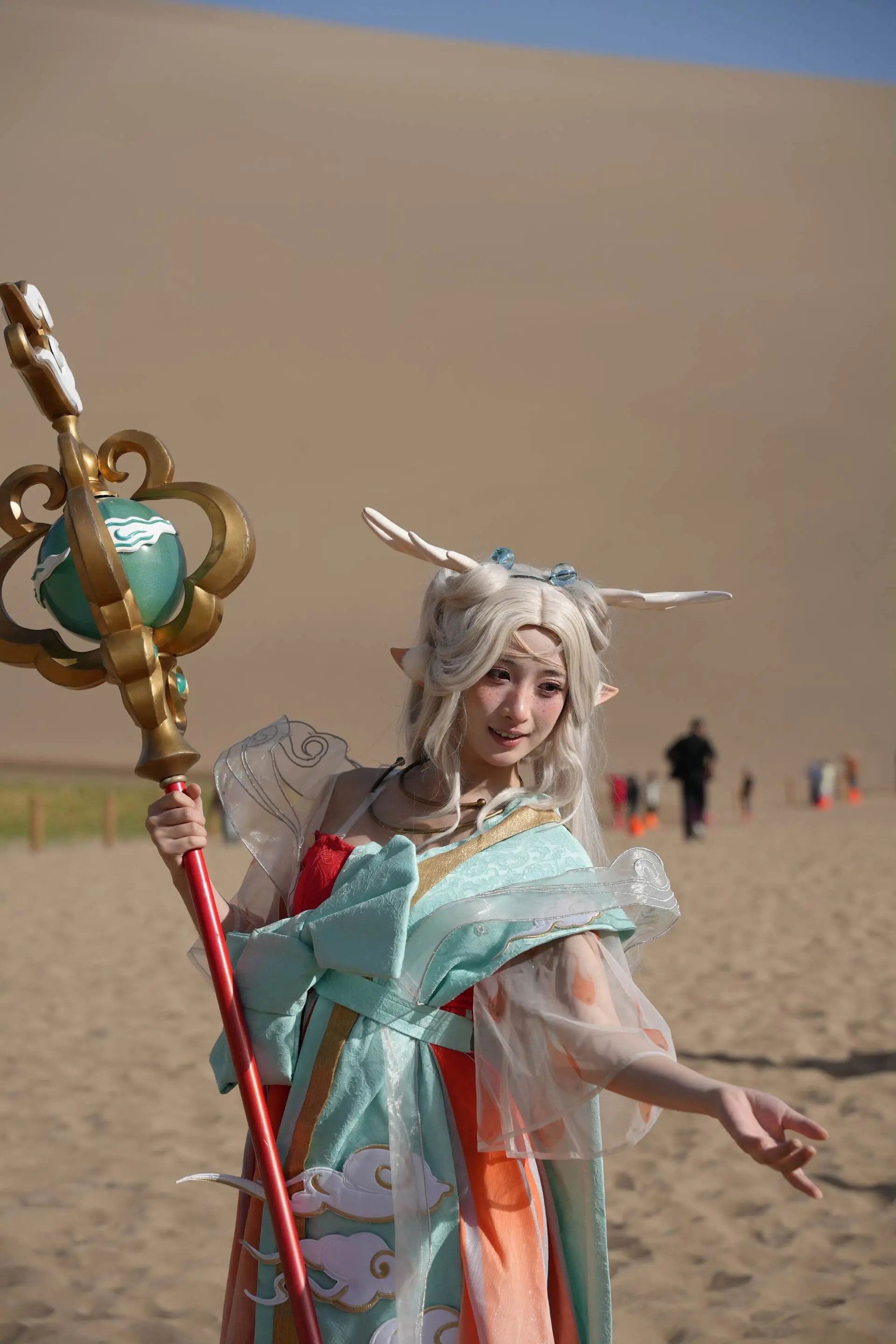 牛策略 敦煌飞天音乐会上，cos瑶妹遇见神鹿的美女超好看，造型也超还原